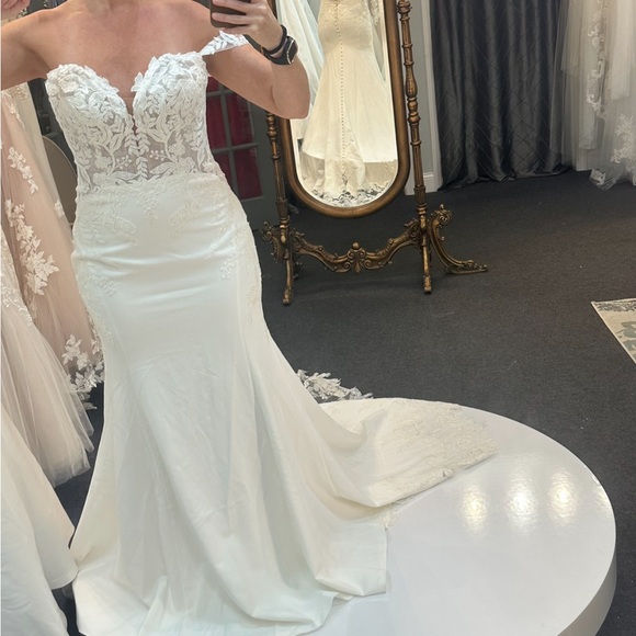 Wedding dress - Picture 2 of 6